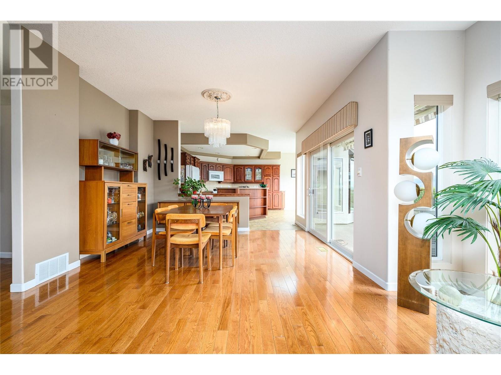  305 Country Estate Place Northeast, Vernon
