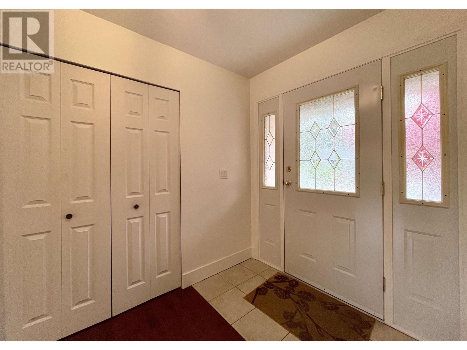5916 ST. ANDREWS PLACE, Sechelt