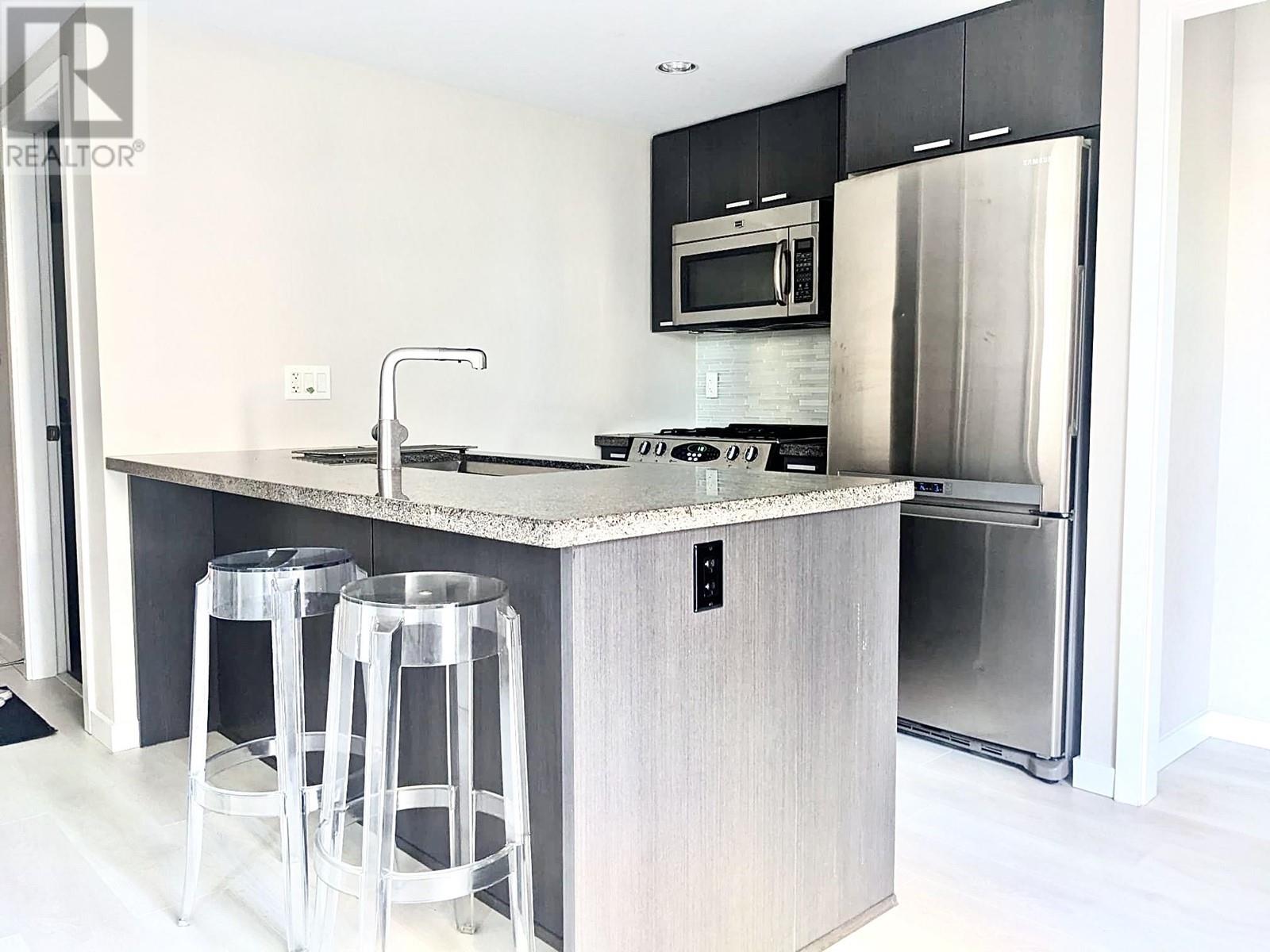 Photo 6 of 305 2232 Douglas Road, Burnaby BC