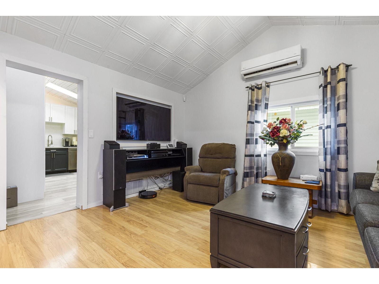Photo 4 of 2082 Oakridge Crescent, Abbotsford BC