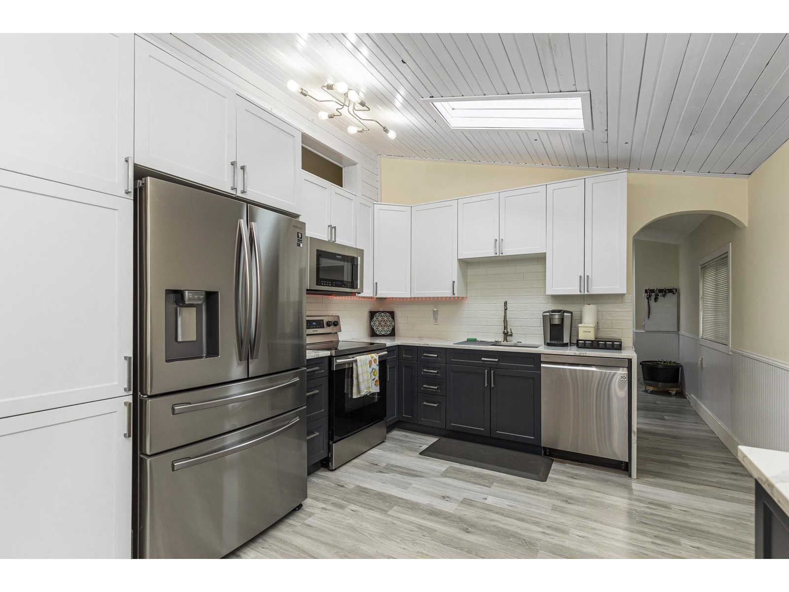 Photo 2 of 2082 Oakridge Crescent, Abbotsford BC