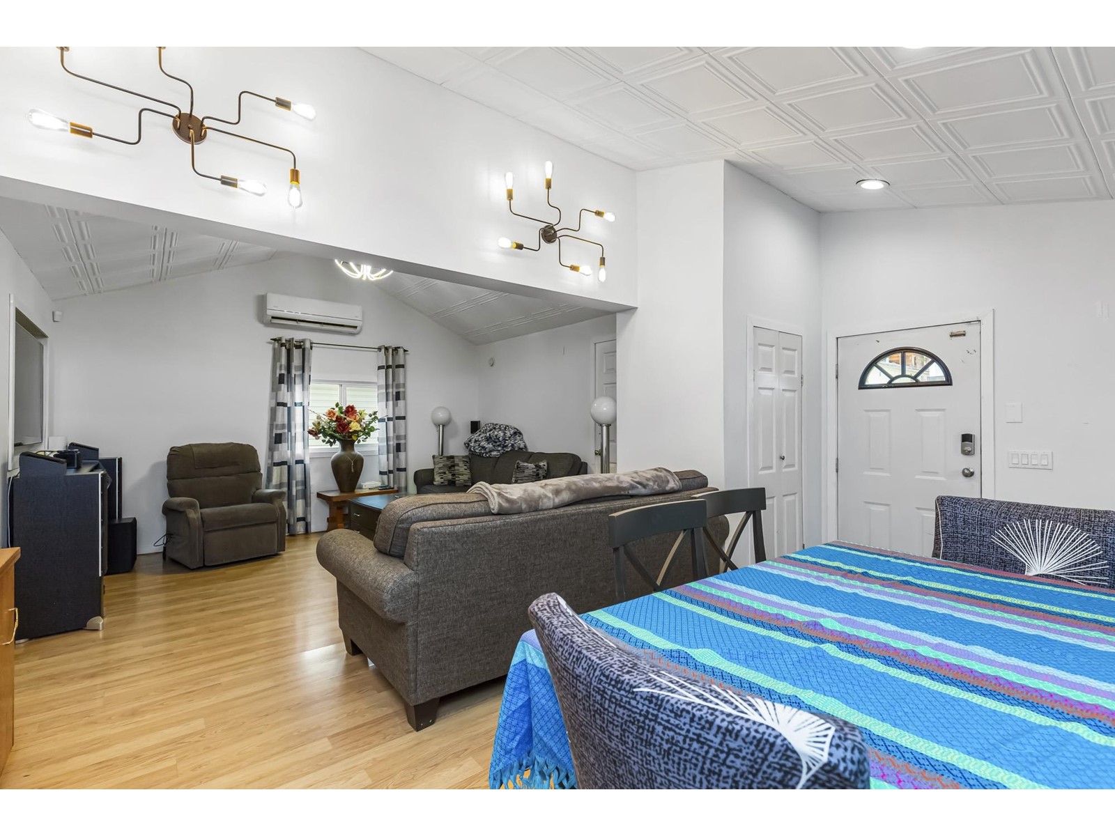 Photo 5 of 2082 Oakridge Crescent, Abbotsford BC