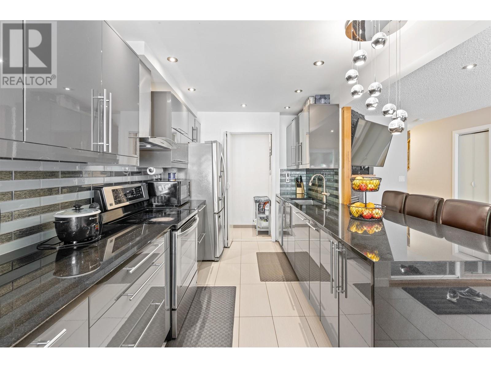2535 GORDON AVENUE, Port Coquitlam real estate listing R2988051