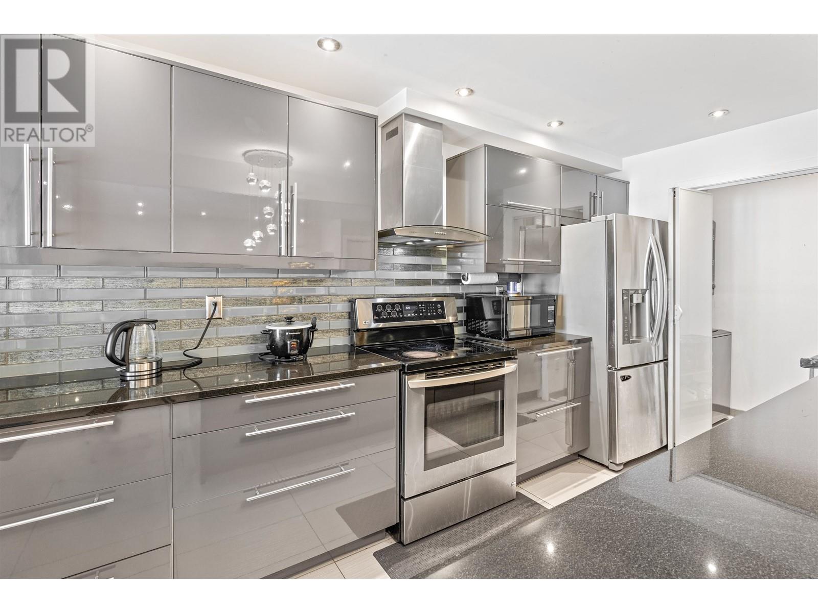 2535 GORDON AVENUE, Port Coquitlam real estate listing R2988051