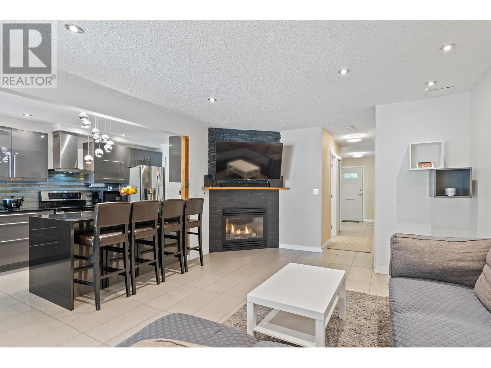 2535 GORDON AVENUE, Port Coquitlam real estate listing R2988051