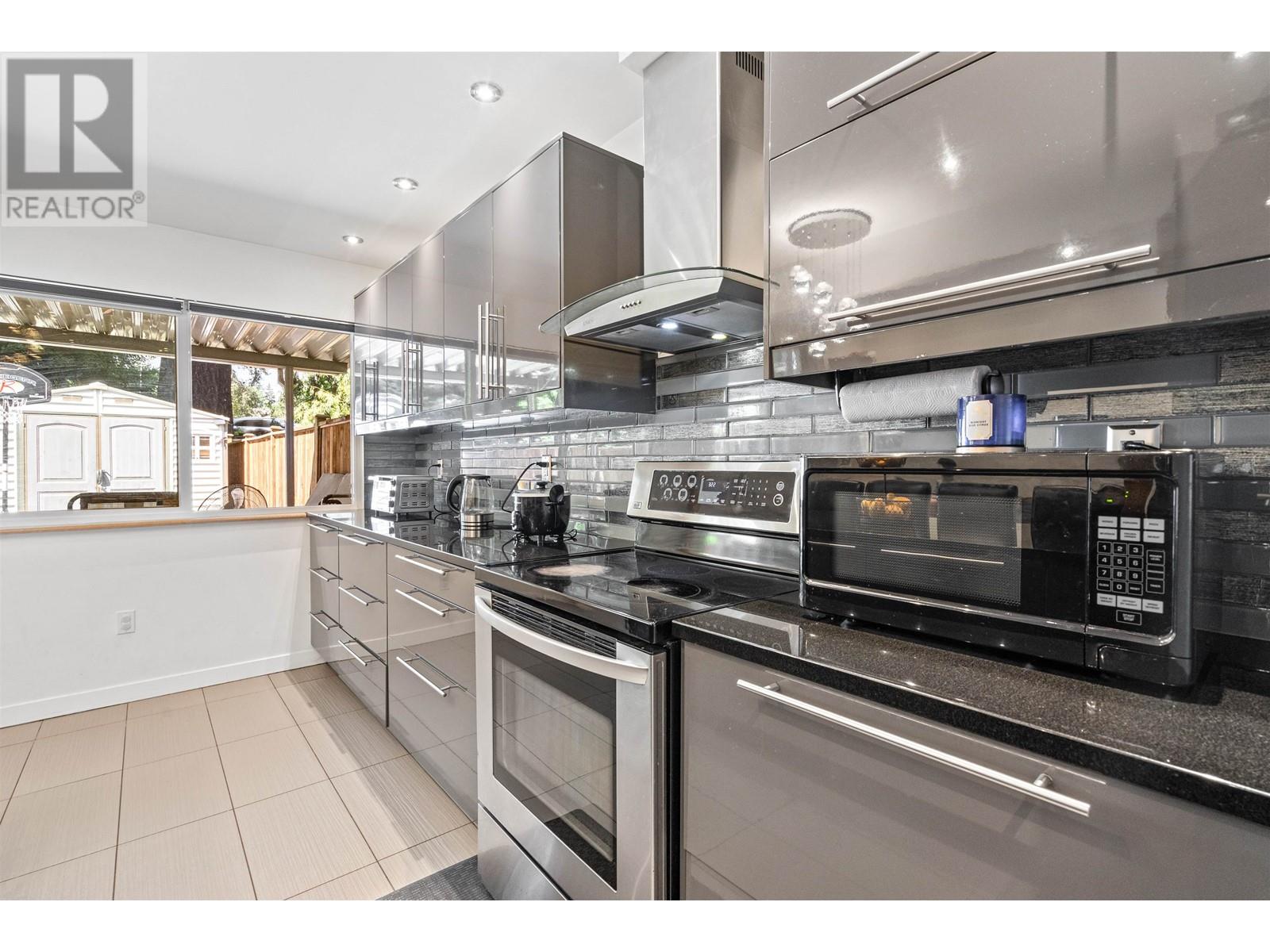 2535 GORDON AVENUE, Port Coquitlam real estate listing R2988051