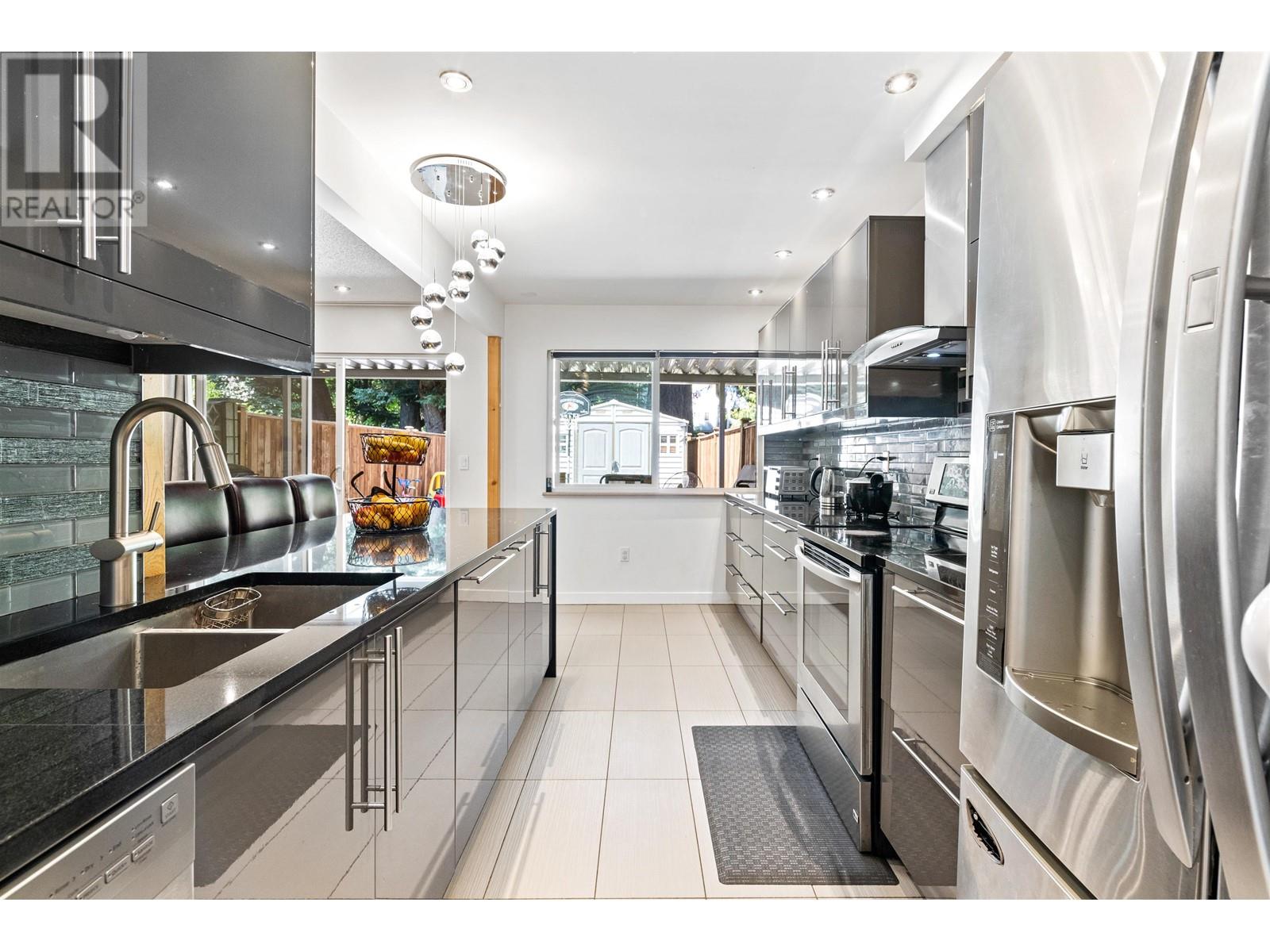2535 GORDON AVENUE, Port Coquitlam real estate listing R2988051