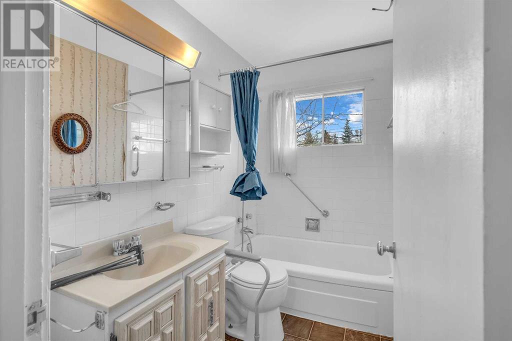 Single Family House Bungalow for Sale in   Avenue NE Winston Heights/Mountview Calgary 