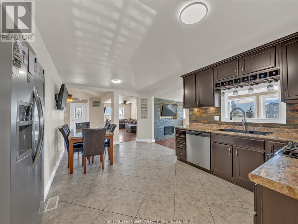 Photo 11 of 2888 Front Road, Lasalle ON