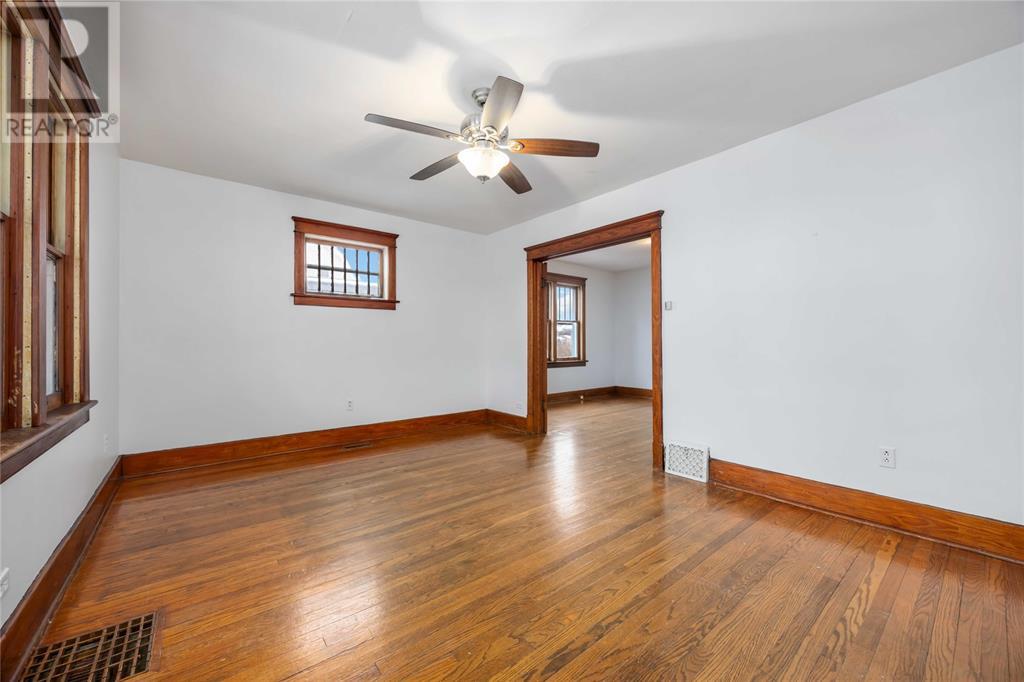 Photo 8 of 222 Shepherd Street, Sarnia ON