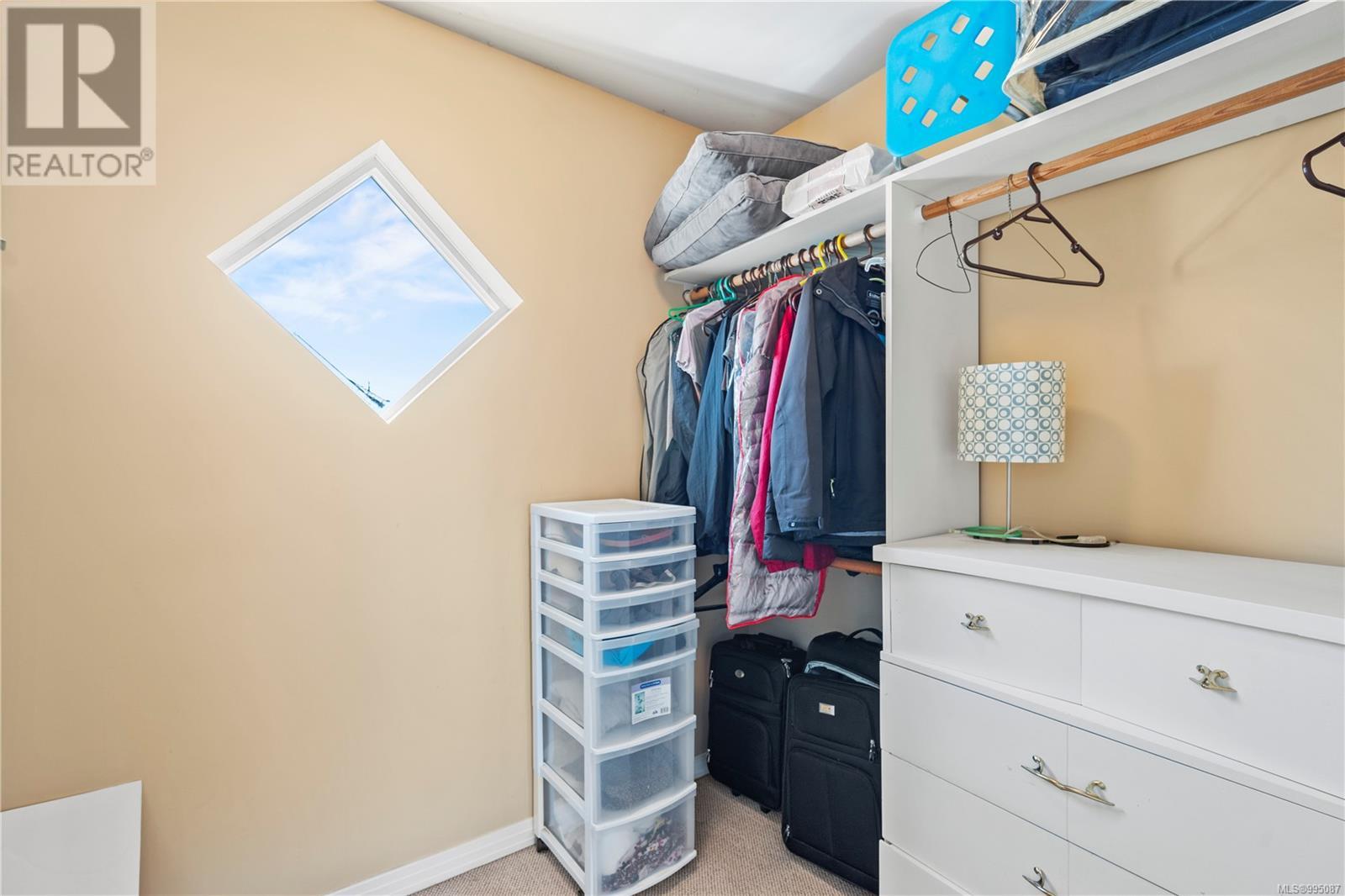2901 Harriet Rd, Victoria real estate listing 995087