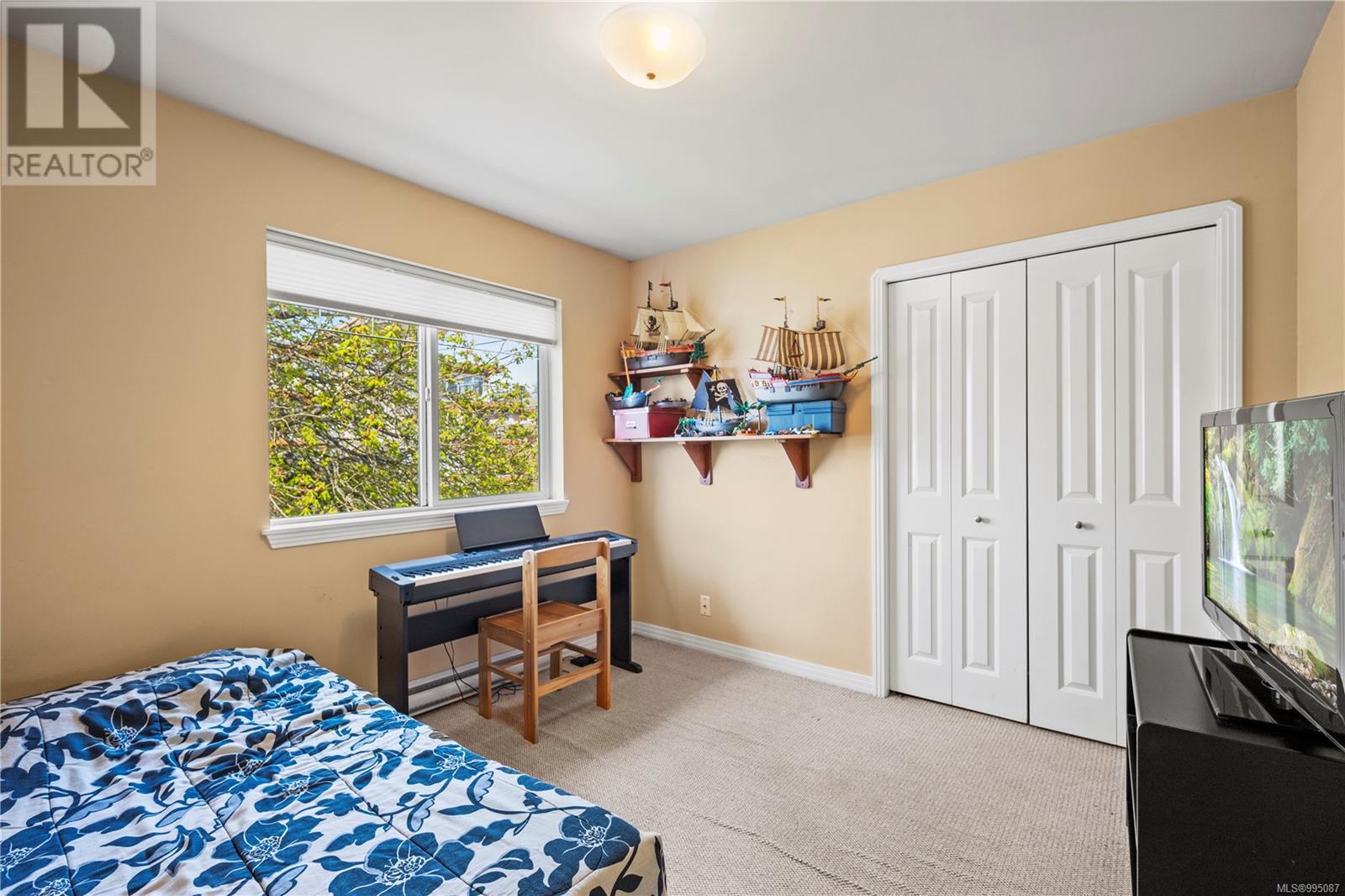 2901 Harriet Rd, Victoria real estate listing 995087