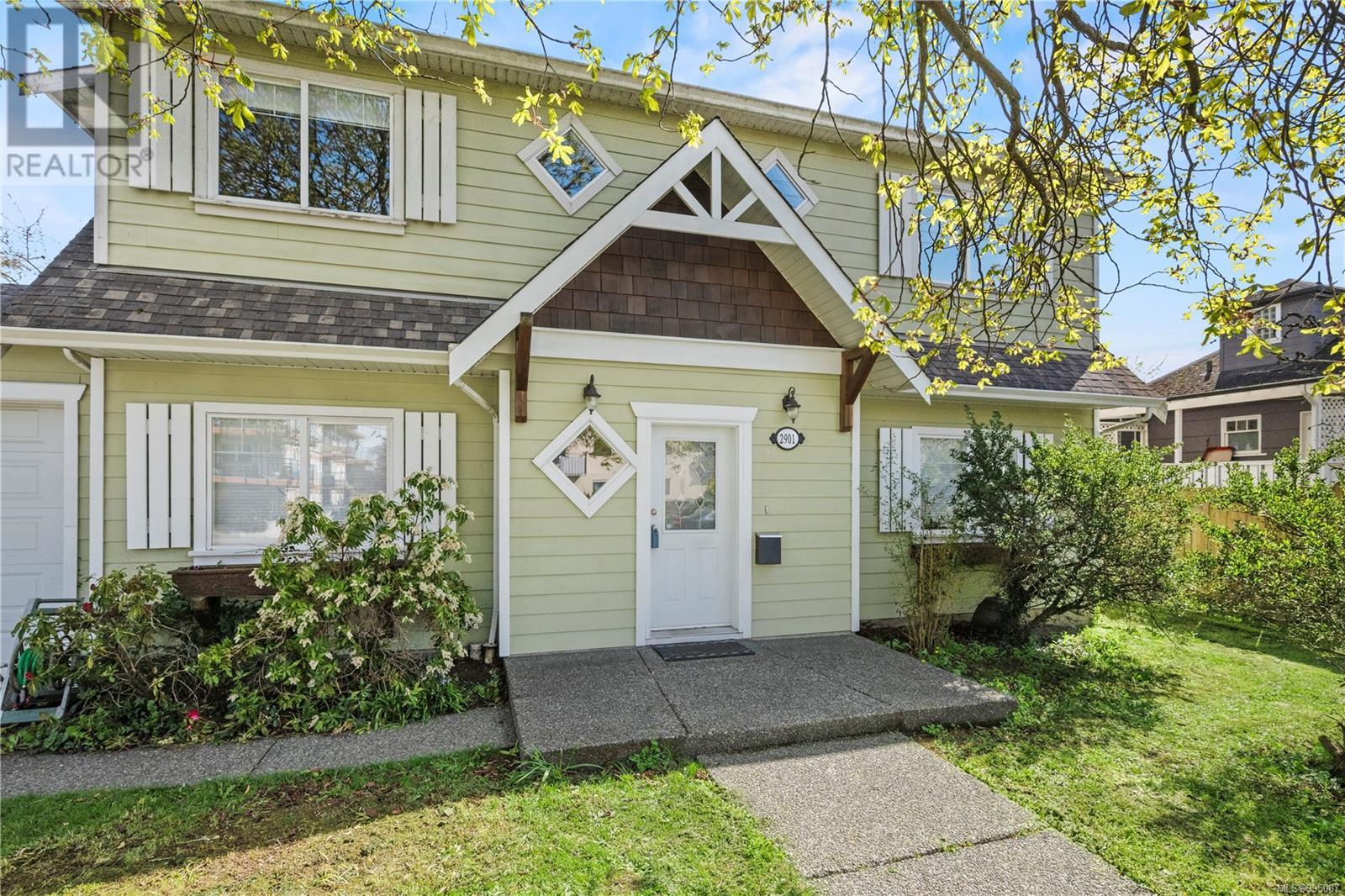 2901 Harriet Rd, Victoria real estate listing 995087