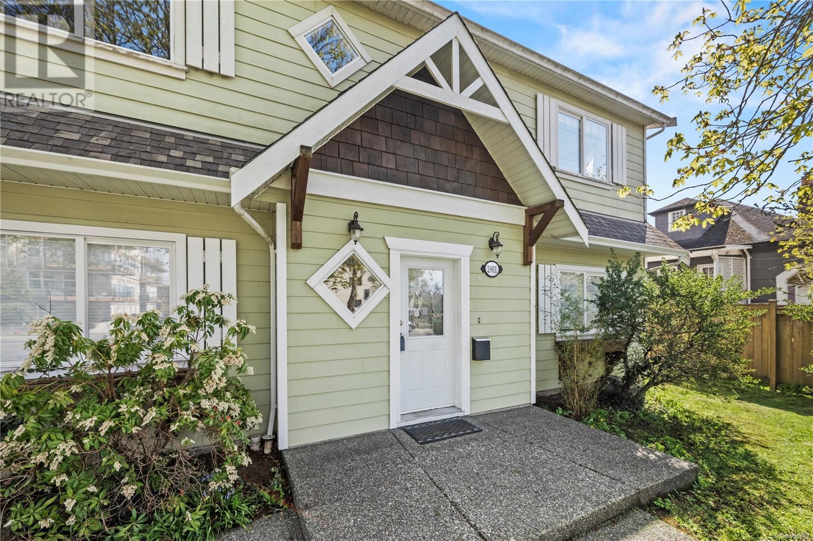 2901 Harriet Rd, Victoria real estate listing 995087