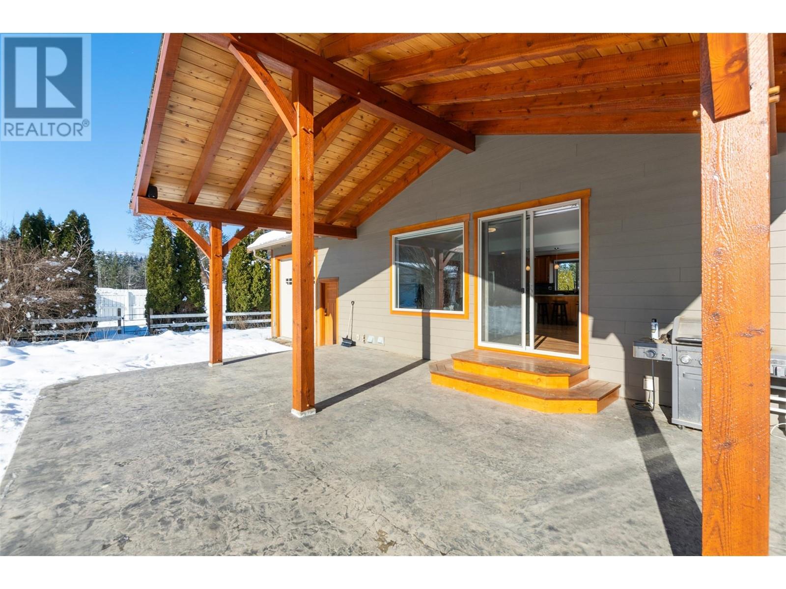  1690 20 Avenue Southeast, Salmon Arm