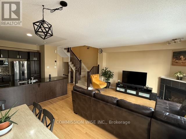 https://ddfcdn.realtor.ca/listing/TS638799698311470000/reb76/highres/1/x12077331_6.jpg