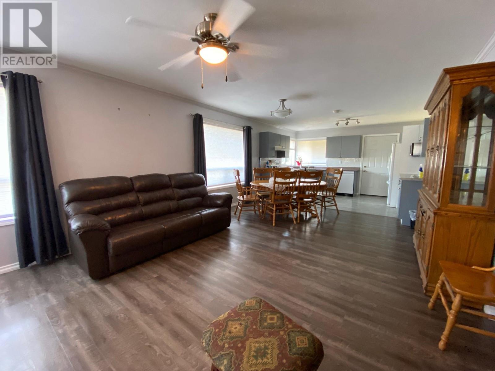 4812 Glentanna Road, Barriere