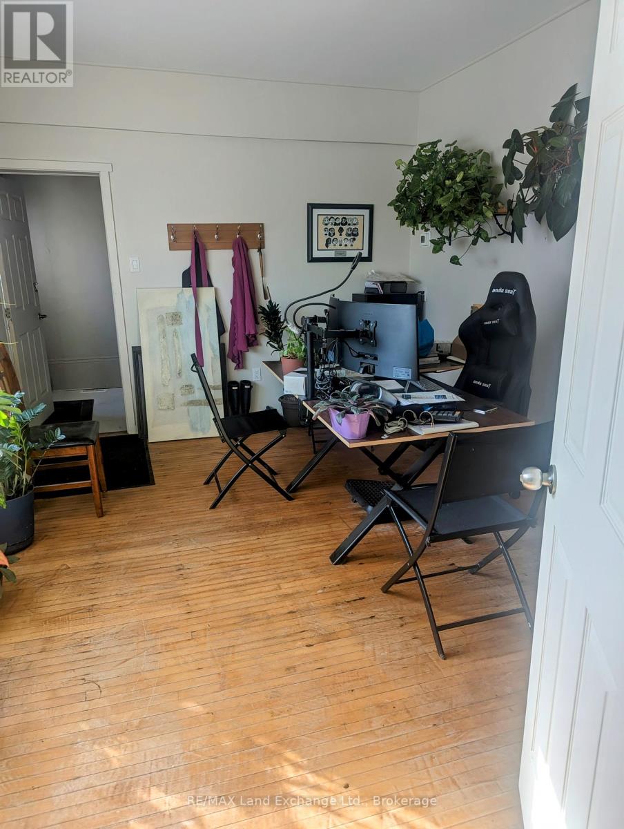 428 QUEEN STREET S - 2