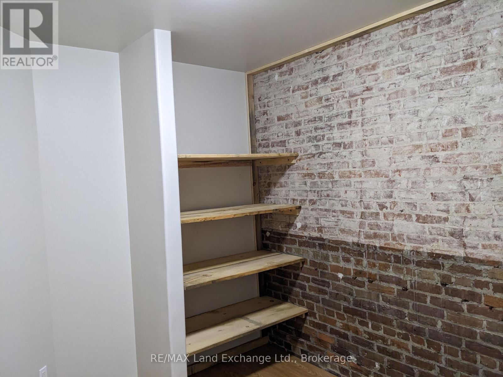 428 QUEEN STREET S - 7
