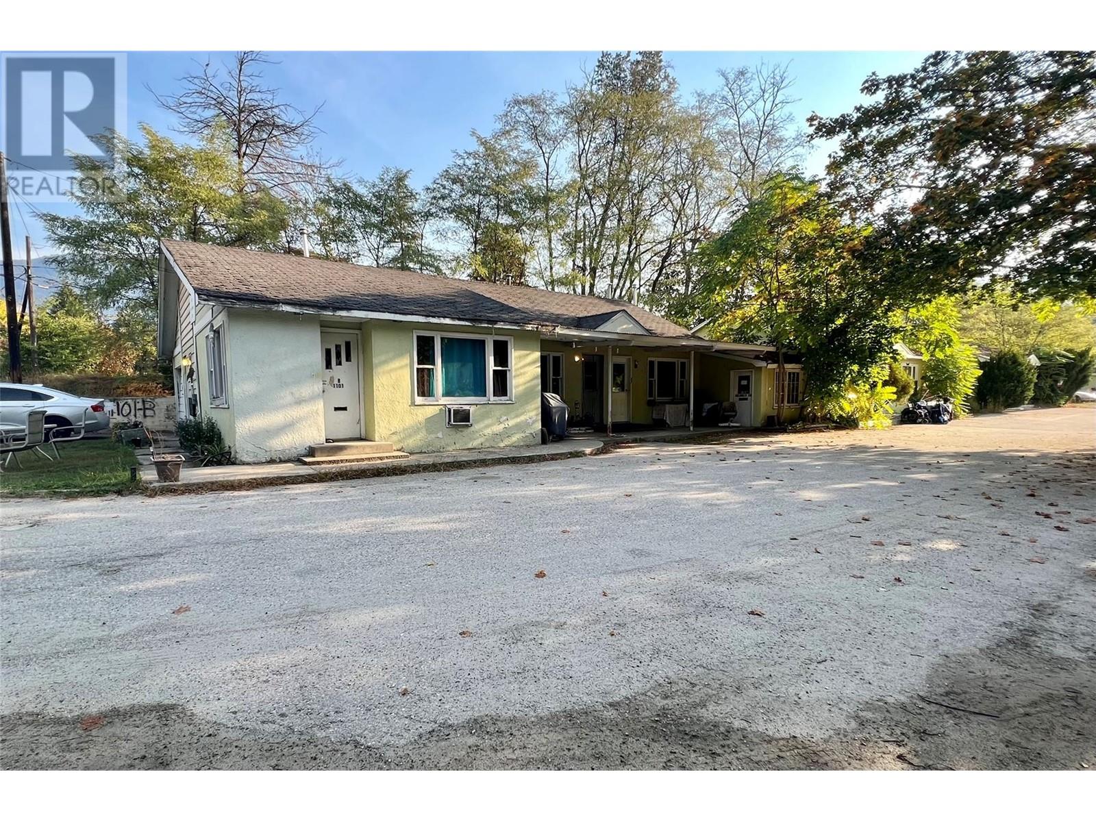  1101-1107 COLUMBIA Avenue, Castlegar