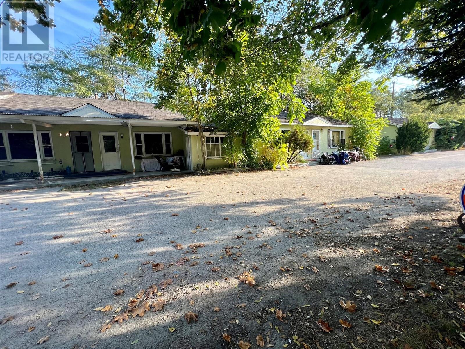  1101-1107 COLUMBIA Avenue, Castlegar
