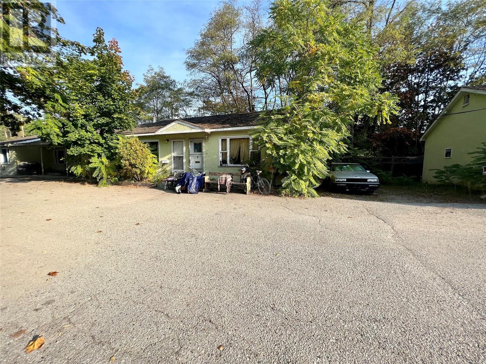  1101-1107 COLUMBIA Avenue, Castlegar