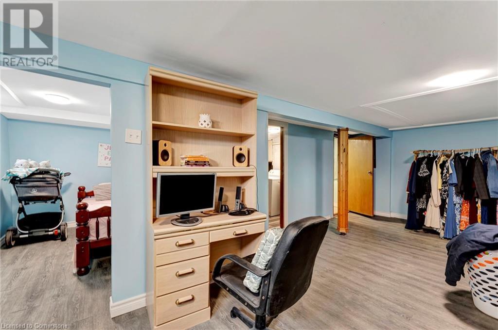 Photo 15 of 159 Grosvenor Avenue N, Hamilton ON