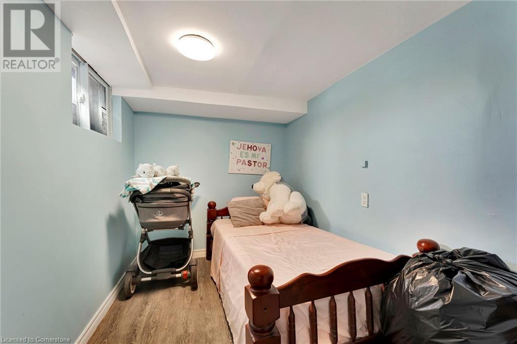 Photo 16 of 159 Grosvenor Avenue N, Hamilton ON