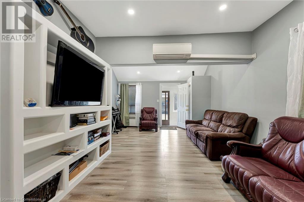 Photo 6 of 159 Grosvenor Avenue N, Hamilton ON