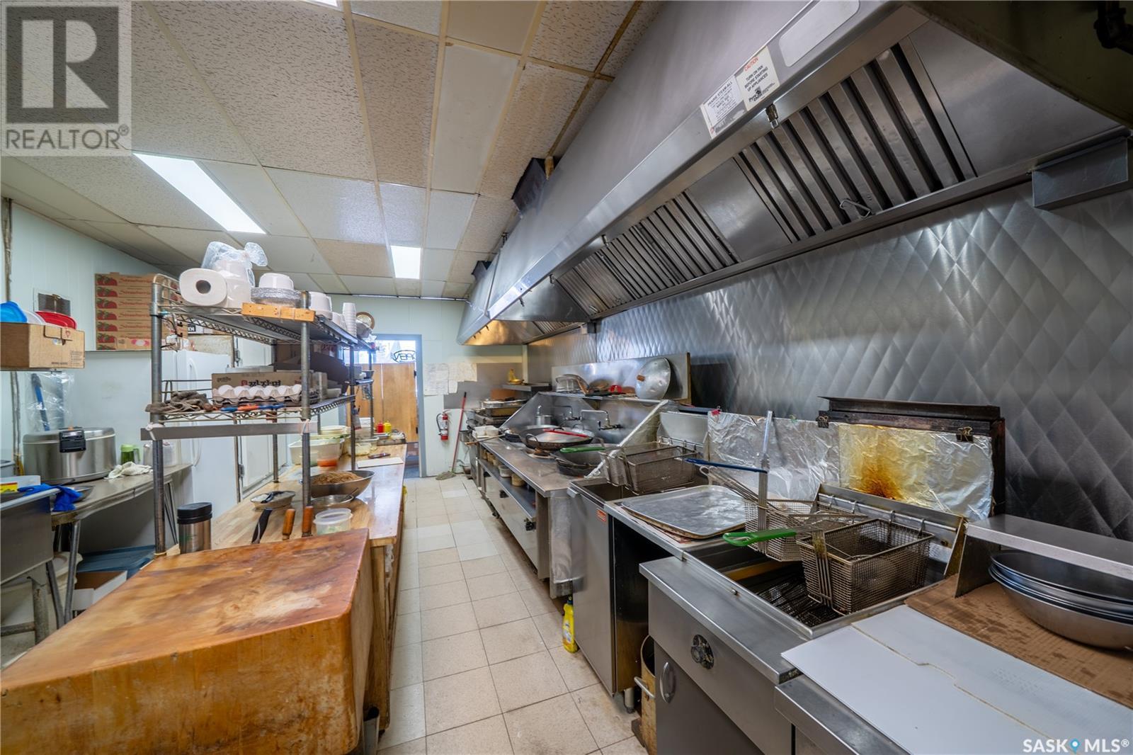 Photo 8 of 3416 Hill Avenue, Regina SK
