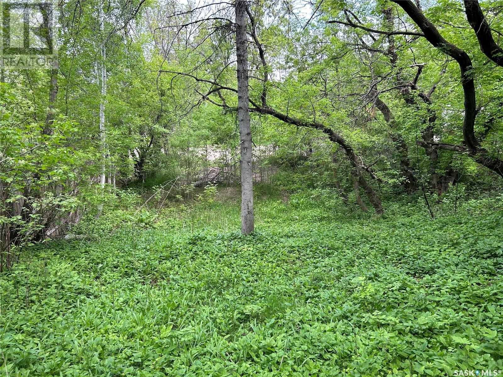 Photo 3 of 463 Fairchild Avenue, Regina Beach SK