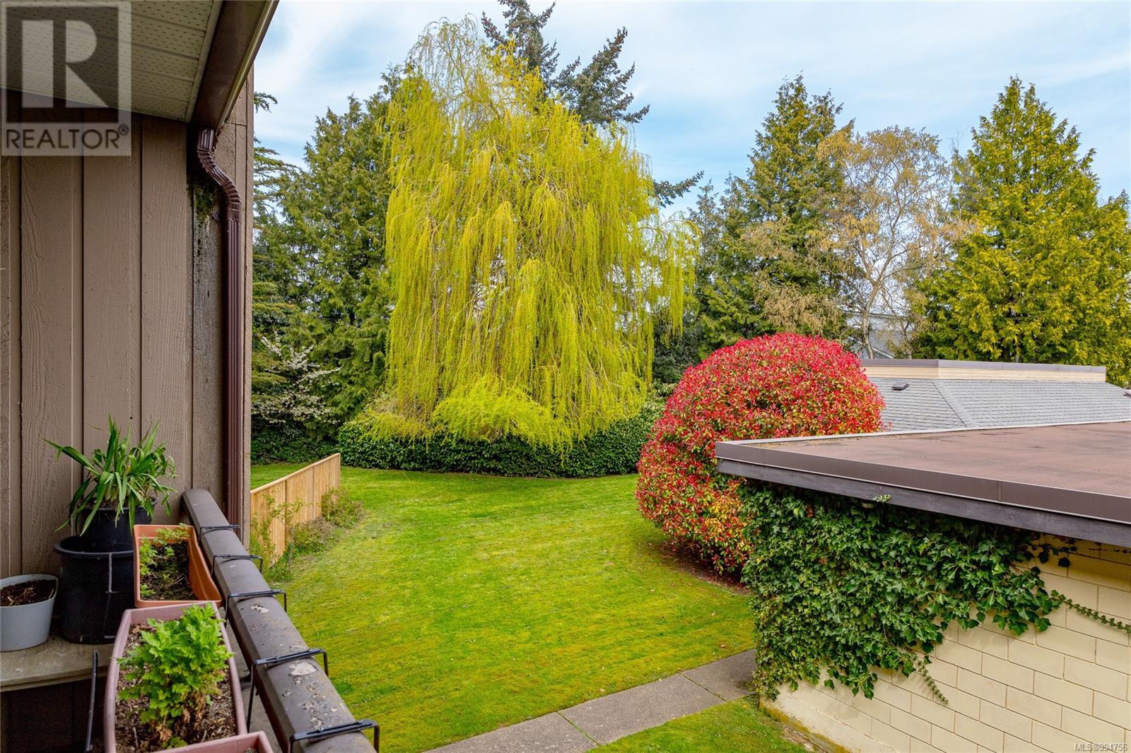 201 3215 Alder Street, Saanich