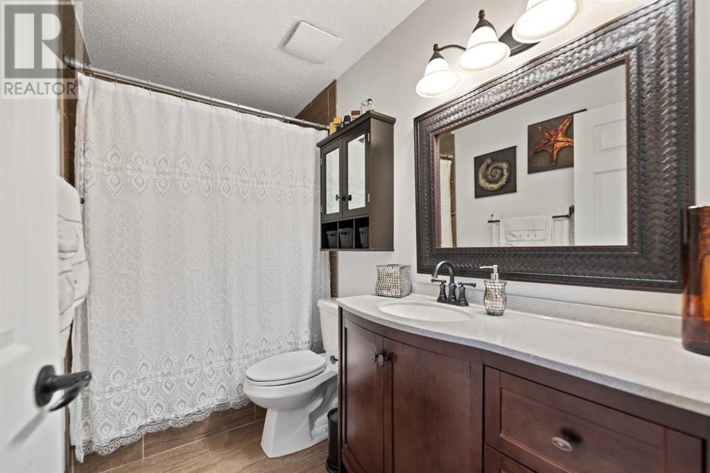 Single Family House 4 Level for Sale in   Avenue NE Pineridge Calgary 
