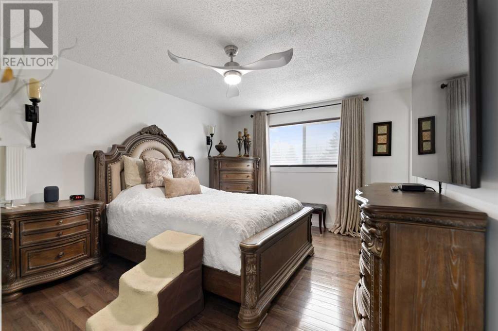 Single Family House 4 Level for Sale in   Avenue NE Pineridge Calgary 