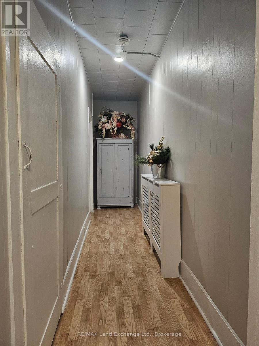 12 CLINTON STREET S - 13