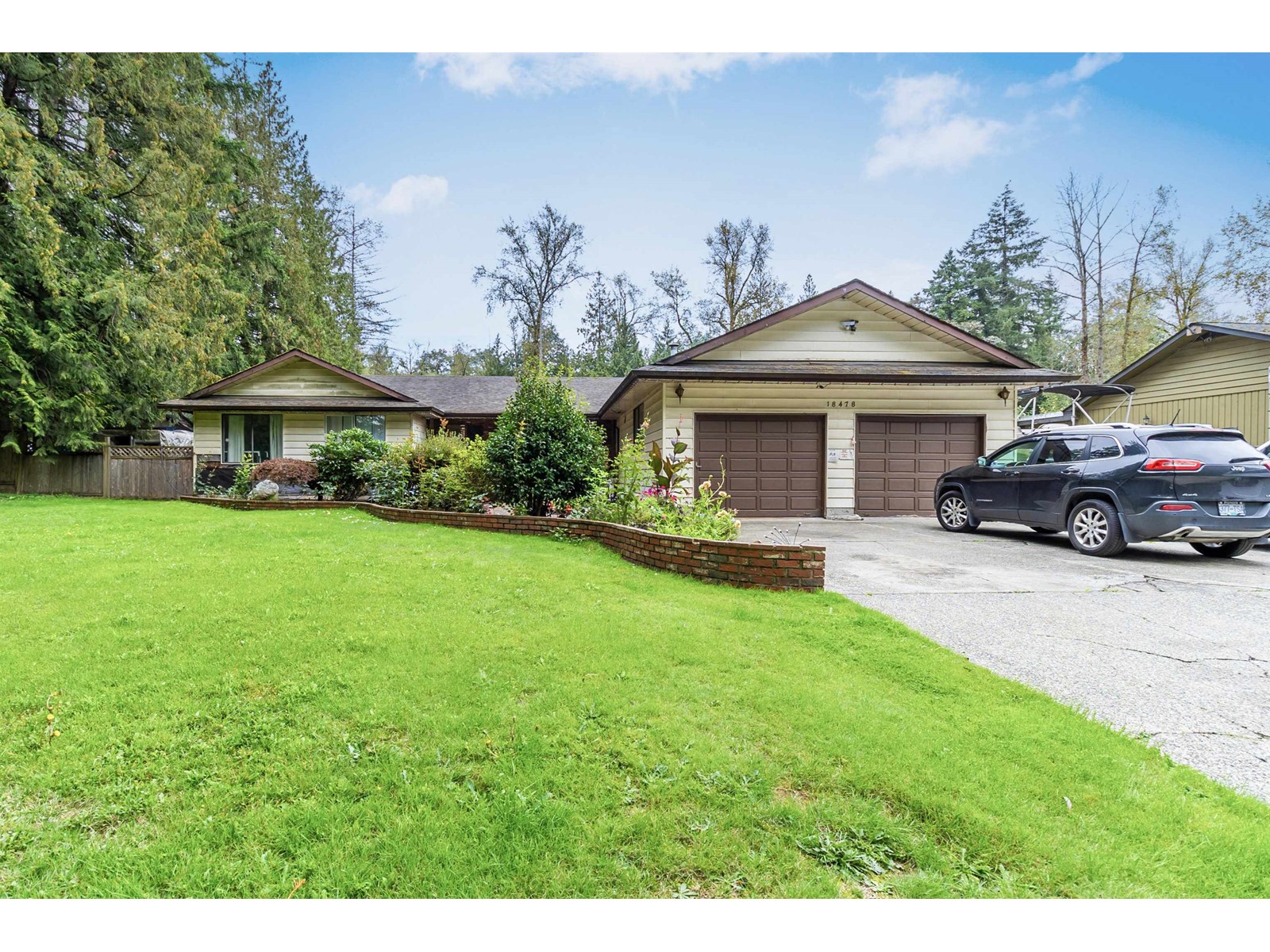 Photo 3 of 18478 94 Avenue, Surrey BC
