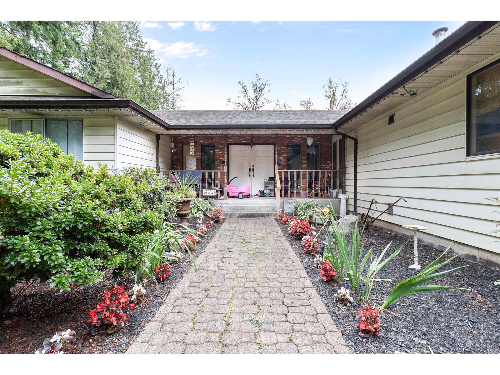 Photo 4 of 18478 94 Avenue, Surrey BC
