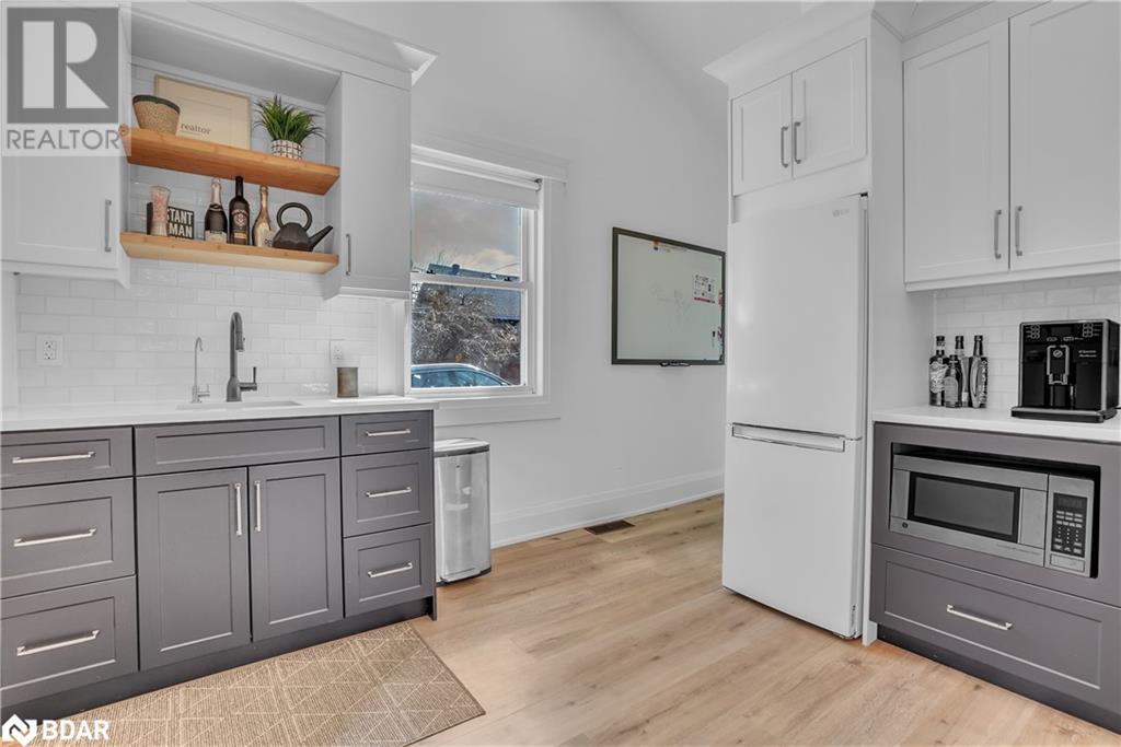 Photo 15 of 27 Victoria Street, Barrie ON