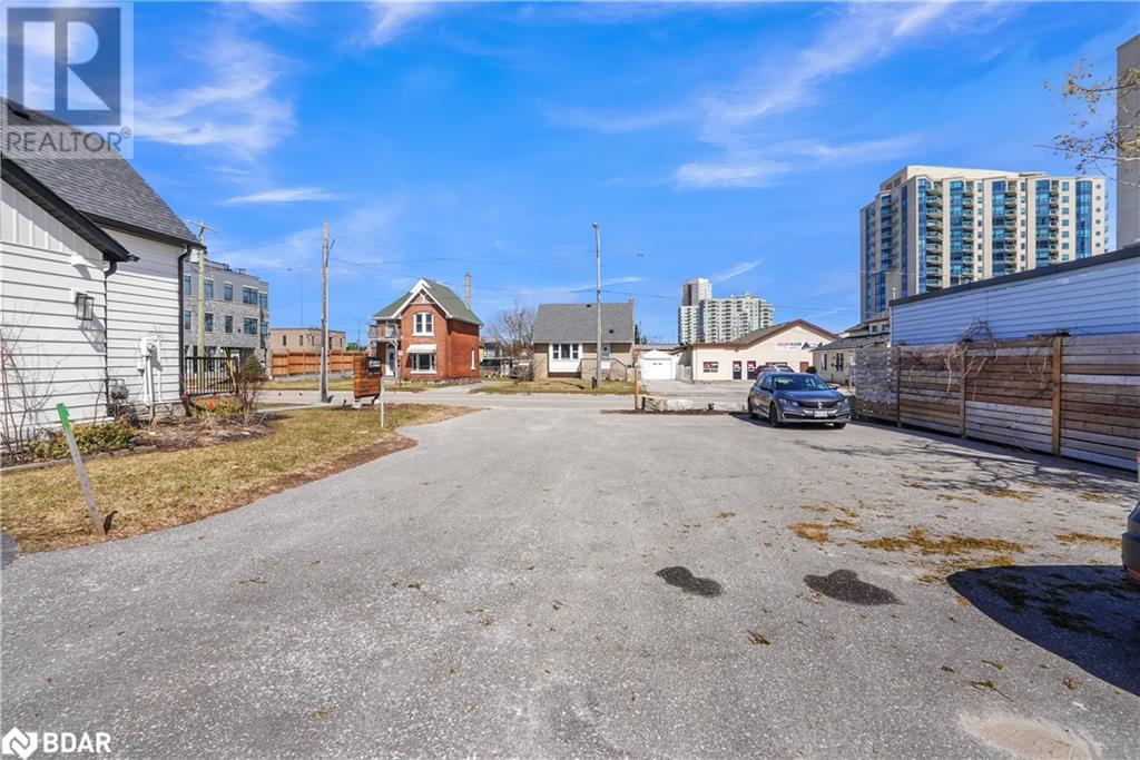 Photo 35 of 27 Victoria Street, Barrie ON