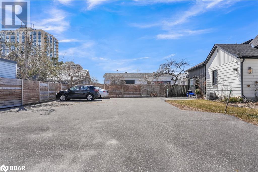 Photo 33 of 27 Victoria Street, Barrie ON