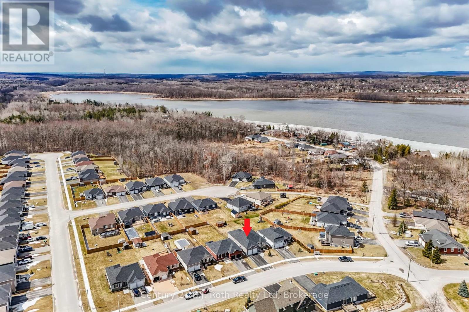 Photo 2 of 4 Charlie Rawson Boulevard, Tay ON