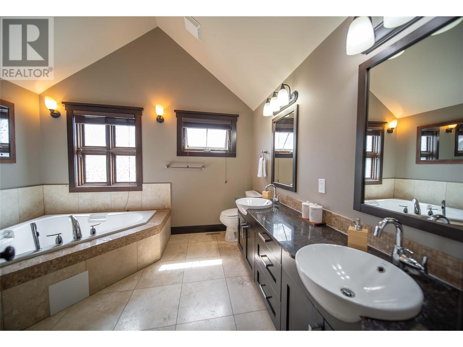 437 CANYON Trail Unit# A, Fernie