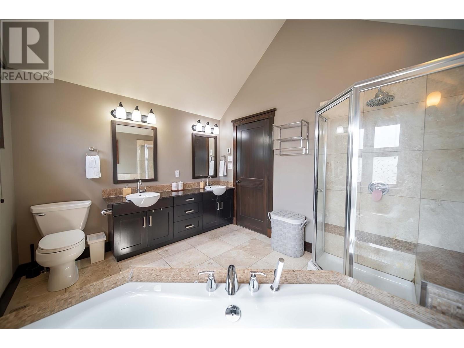 437 CANYON Trail Unit# A, Fernie