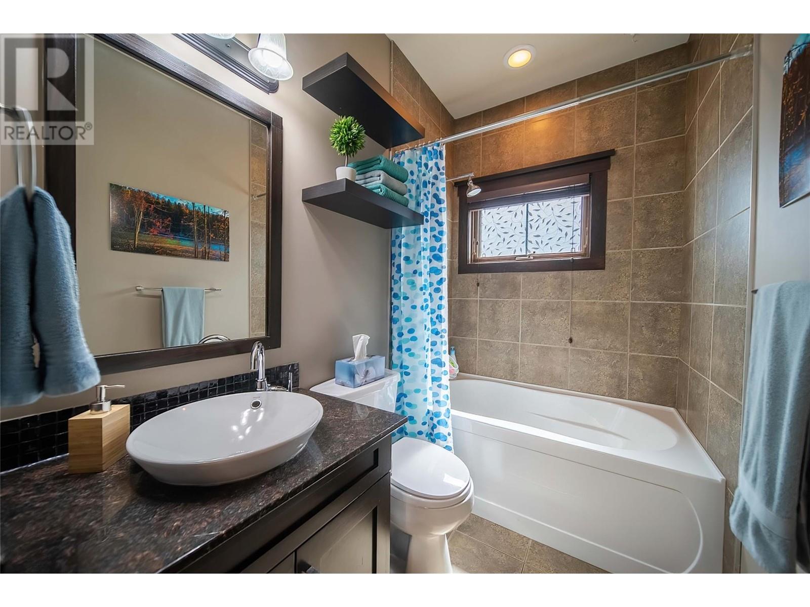 437 CANYON Trail Unit# A, Fernie