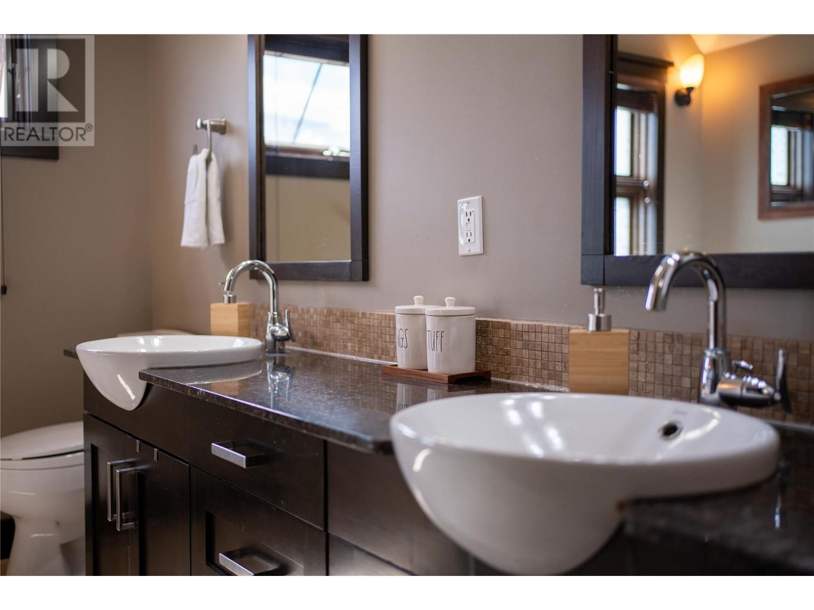 437 CANYON Trail Unit# A, Fernie