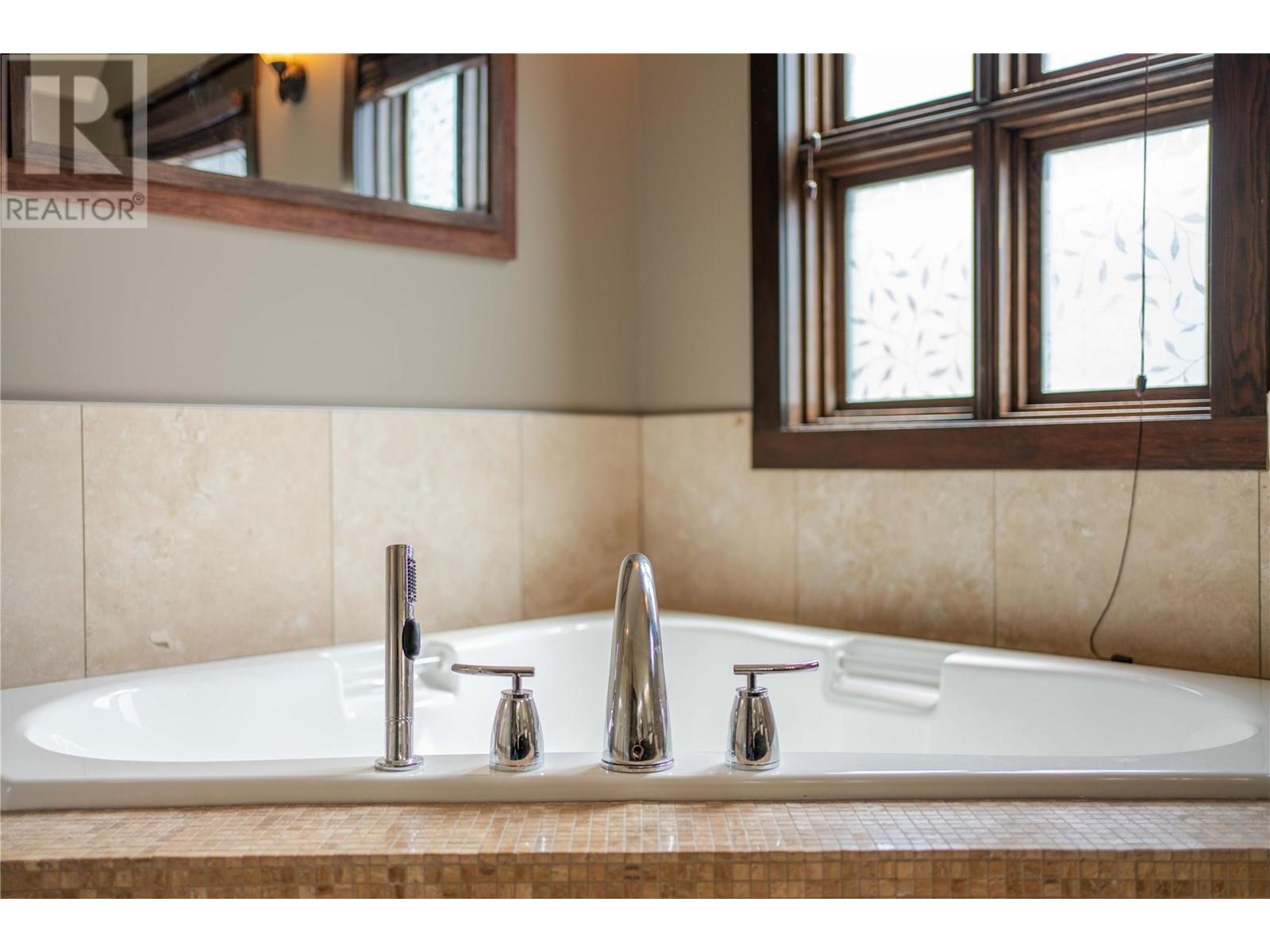 437 CANYON Trail Unit# A, Fernie