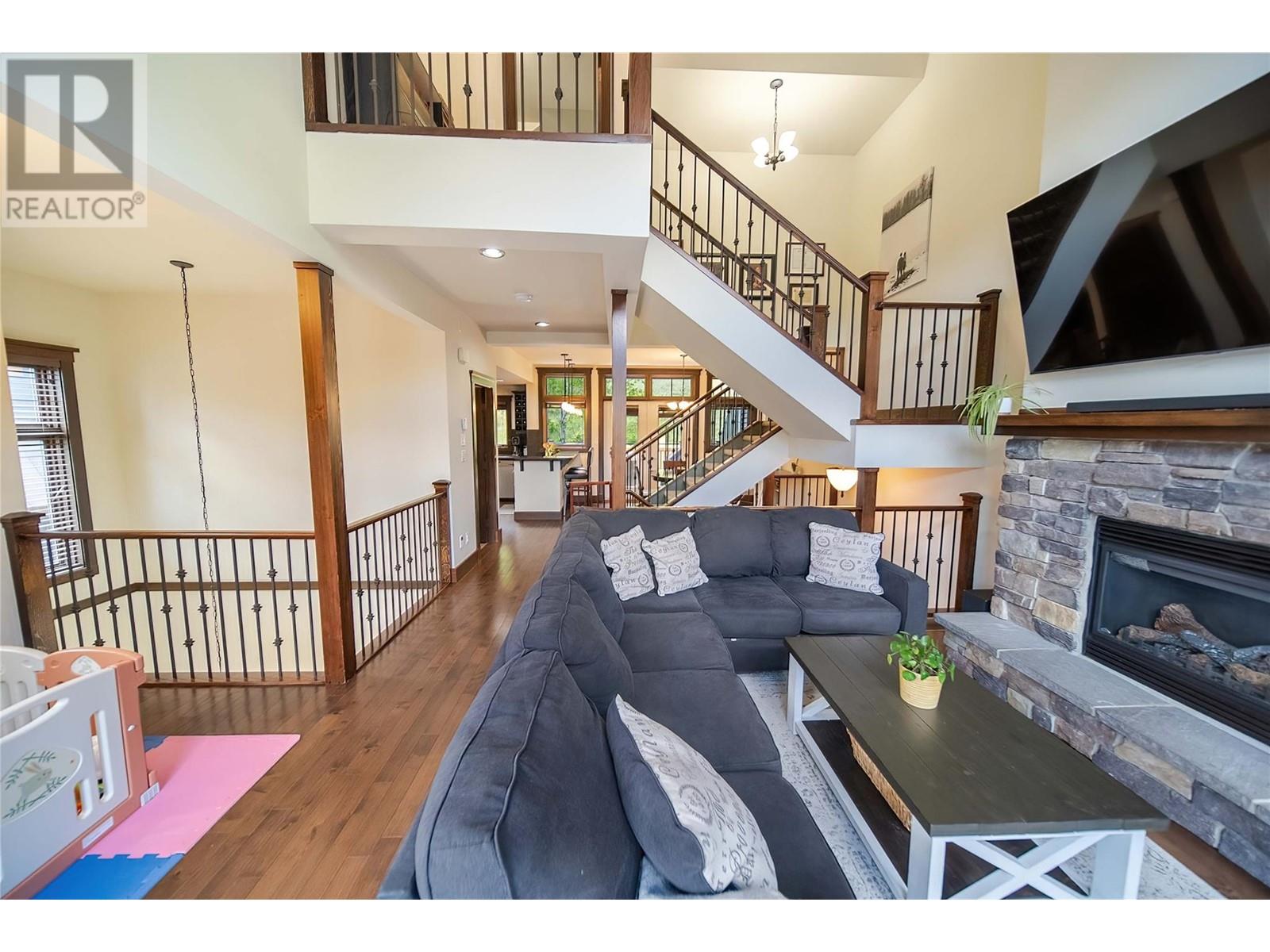 437 CANYON Trail Unit# A, Fernie