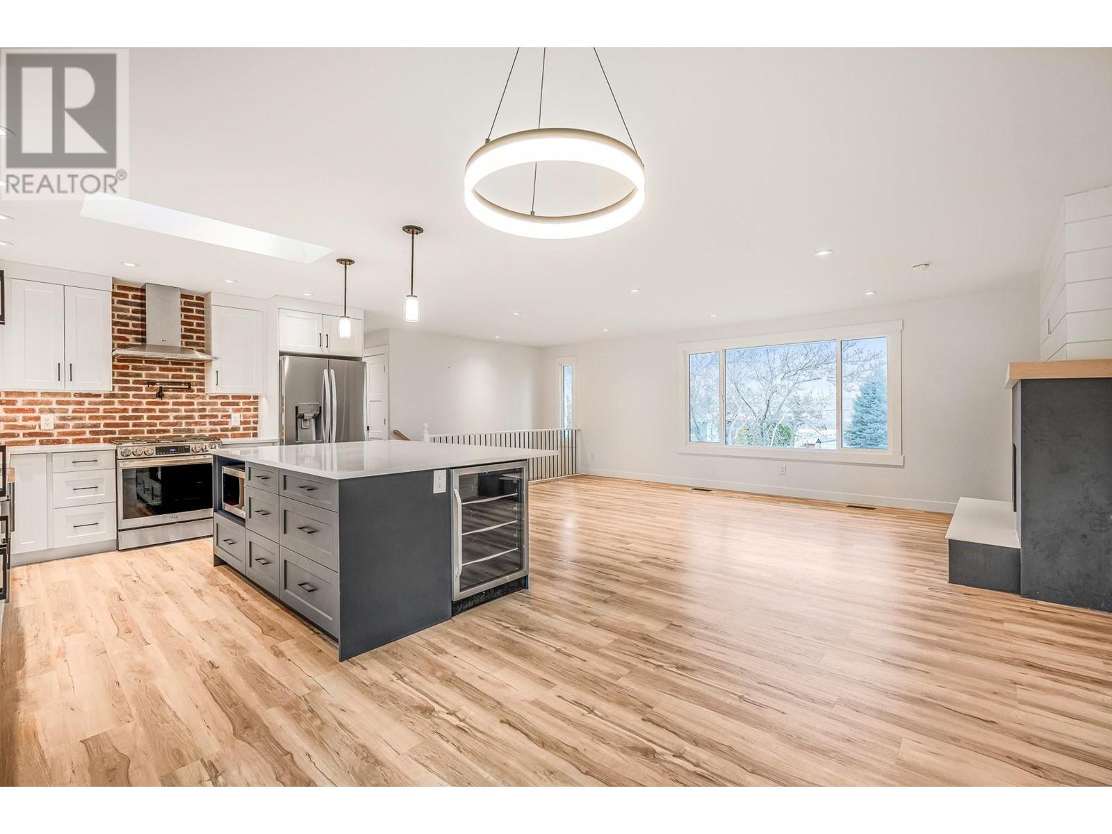 10010 Kel Win Road, Lake Country