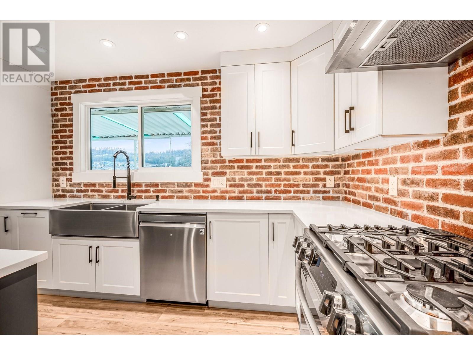 10010 Kel Win Road, Lake Country
