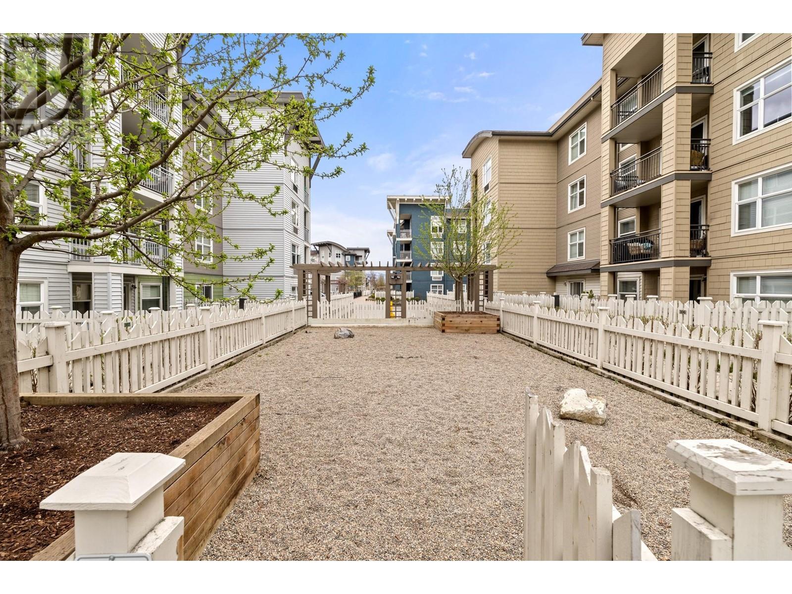 406 547 Yates Road, Kelowna